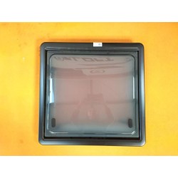 Complete set: raam 550x550x32 met kozijnen, hor en verduistering